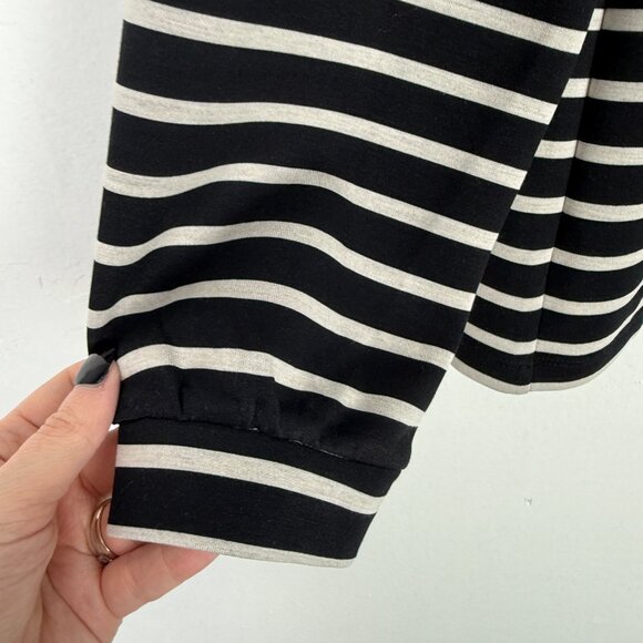NWT Chico's Zenergy Soft Scuba Stripe Long Sleeve Top Black 0 Size Small NEW - Picture 4 of 10